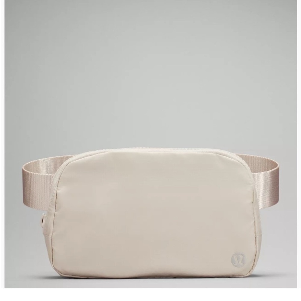 NWOT Lululemon 1L Everywhere Belt Bag